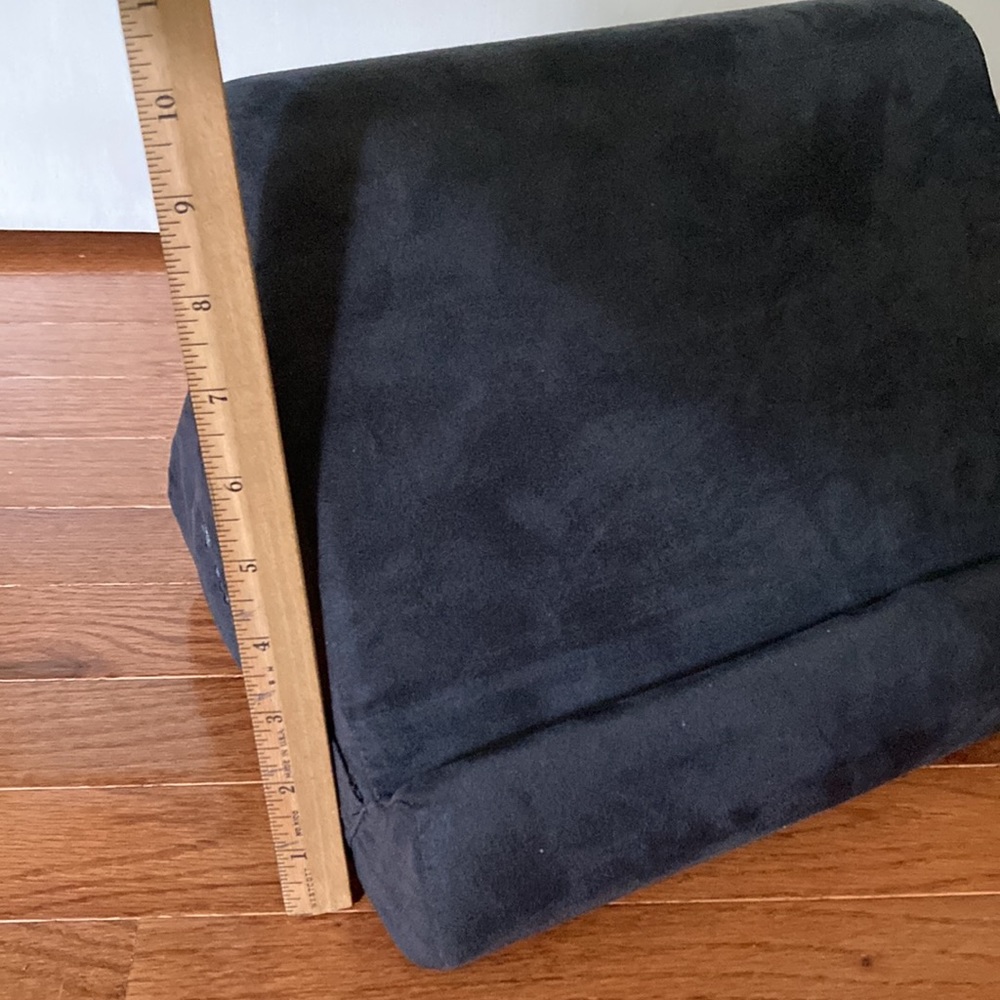 Pillow Pad Laptop/Tablet Stand - Picture 7 of 7